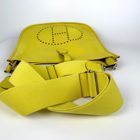 HERMES Evelyne III 33 GM Lime Yellow Epsom Leather Crossbody Bag - Picture 5 of 12